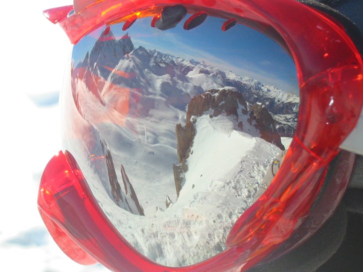 Kort på spegelglas i goggles.. Foto: Martin Bengtsson.