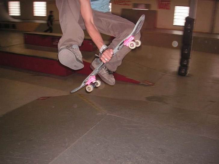 johan drar en FET boneless i brädcentralen.
foto. Foto: eleonor hjärtmyr. Åkare: johan lundberg.