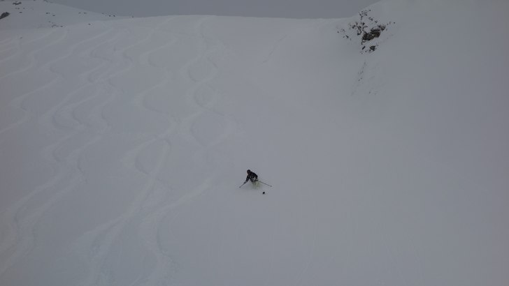 best Freeride Conditions @ First, Jungfrau Region,. Foto: Roger Fischer. Åkare: Martin Strahm.