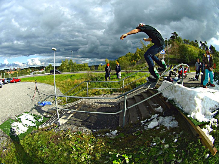 drog till sollentunta för att köra en handrail m. Foto: Martin Agerstig. Åkare: Alexander runis.