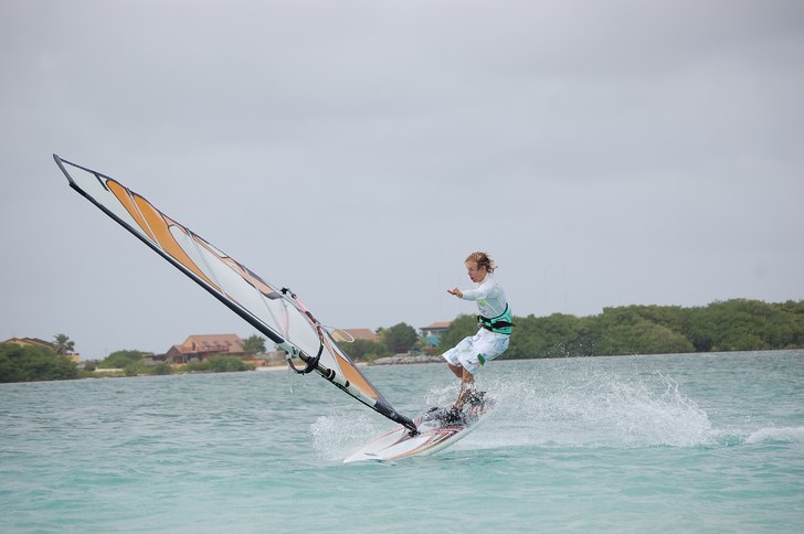 No-Handed Flaka, at the pier on Bonaire.. Foto: Frederik. Åkare: Erik Håkman.