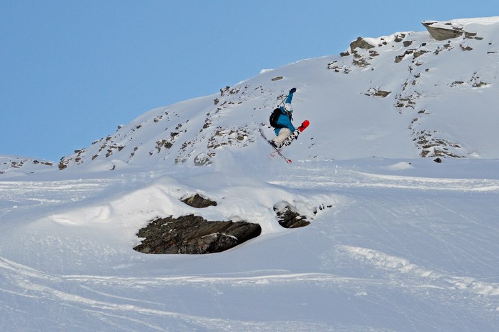 Hopp  hopp. Foto: Adam Jonsson. Åkare: Robin Ljungqwist.