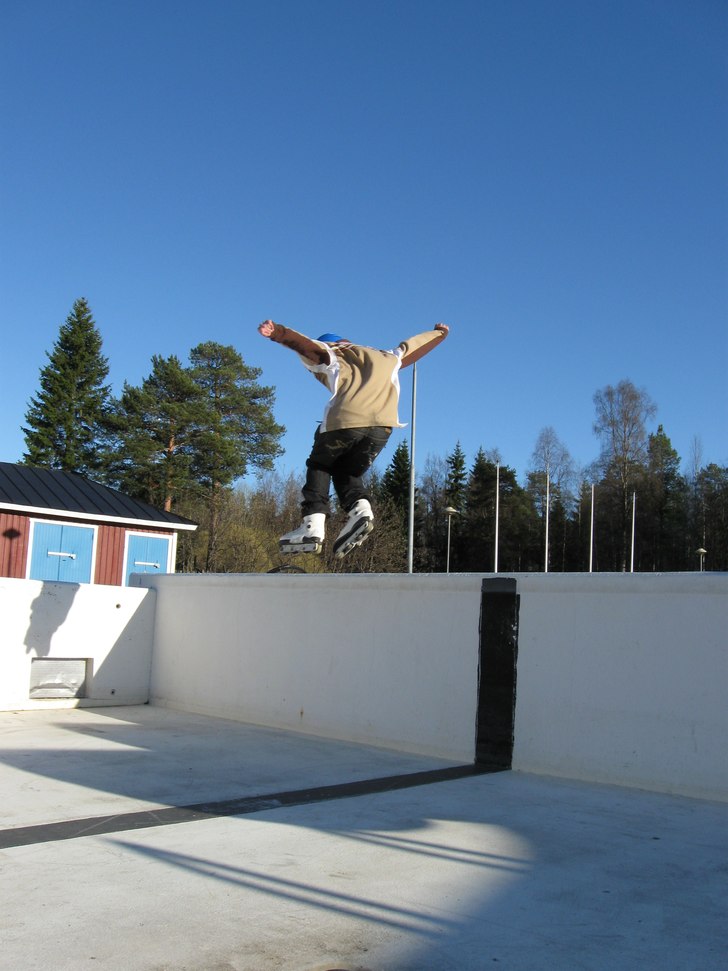 droppar 180 ner i en pool.. Foto: ulrik. Åkare: jag.