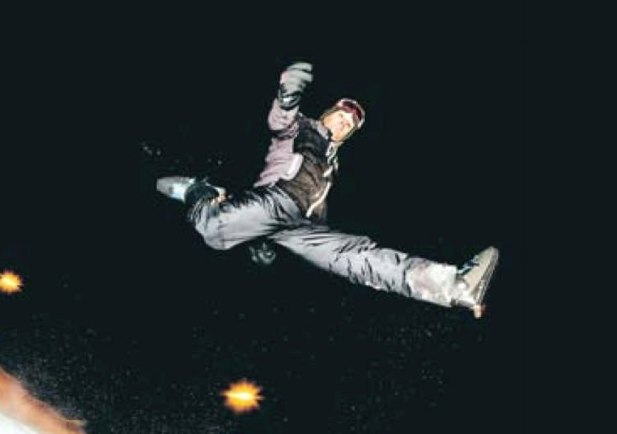 Richard (DogTown) Norén hoppar med Sled Dogs snow. Foto: Fotograf från tidningen MITT I. Åkare: Richard Norén.