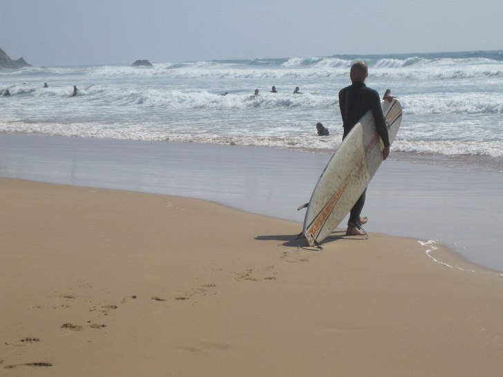 Helt ok swells trots mitt i Juli... :-). Foto: Karin Schenström. Åkare: Jakob Rejdemo.