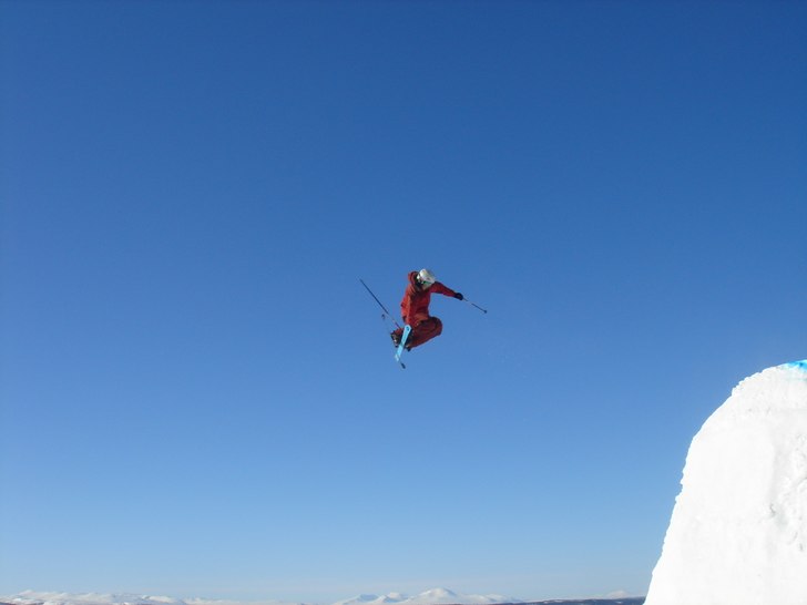 skön dag i åre. Foto: oskar ahlgren. Åkare: niklas jansson.