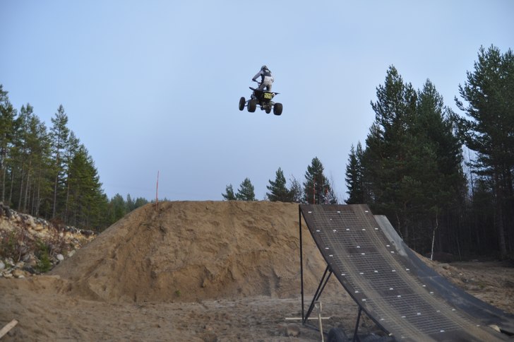 premiärhoppning på vår anläggning här i Hudik. Foto: Tomas Havbring. Åkare: Rasmus Havbring.