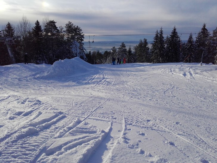 Alle bakker og heiser åpne
Etter nattens snøfall.