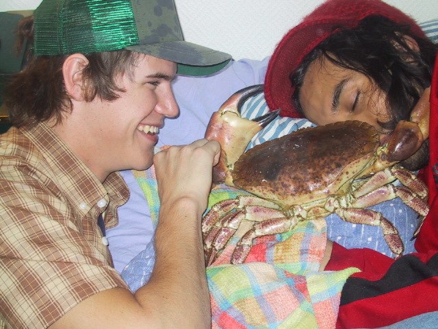 Tack för den Rune, krabba smakar wunderbar..... Foto: Kaj Sundwall. Åkare: Rune Barkbåt, Kaj Polakk och Siwe.