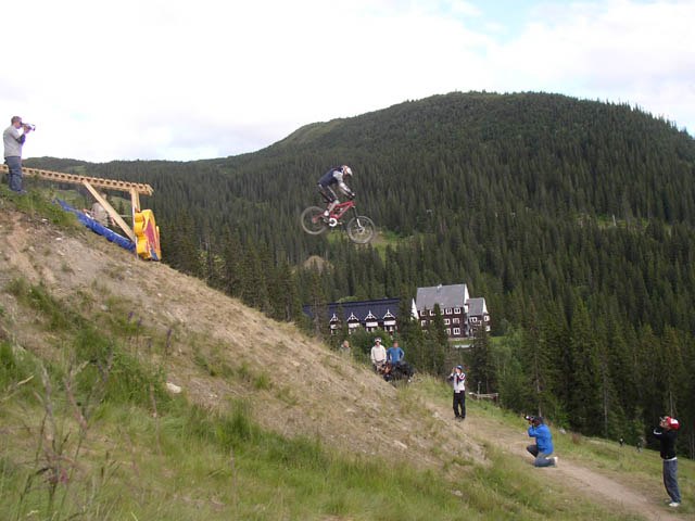 Åre Mountain Mayhem. Red bull droppet!. Foto: Anton Mattson. Åkare: Jag.