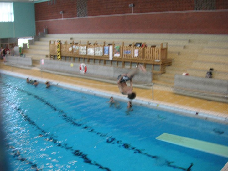 Framåtvolt i pikstil!  =D. Foto: Mattias Nilsson. Åkare: Moi.