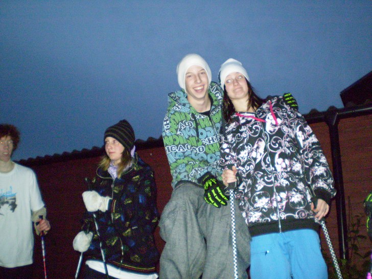 Chilla lite innan åken.. Foto: Jag. Åkare: Carro, Alex å Titti.