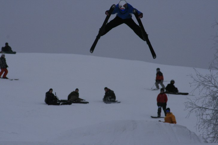 Flyger rätt högt :D Lastbil :P. Foto: Joakim Hayland. Åkare: Anton Möller- Andersen.