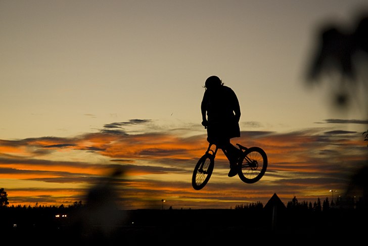 Sista 360 i sommar en härlig höst kväll. Foto: Adam Forström. Åkare: Emil Moberg.