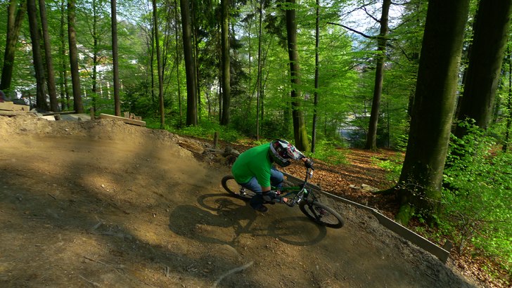 Berm.. Foto: Gion. Åkare: KonaBiker76.