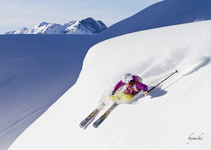 Lycklig tajming med ljus och skuggor, tillfället . Foto: Mikael Söderberg. Åkare: Sara orrensjö.