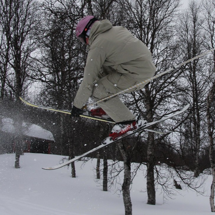 Mitt i tre:an. Foto: Roger Hellström. Åkare: Oscar Ohlström.