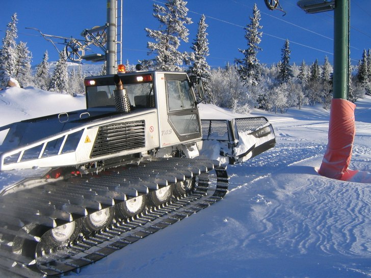 "Grållen" pistar till liftspåret preci. Foto: Daniel Rapp.