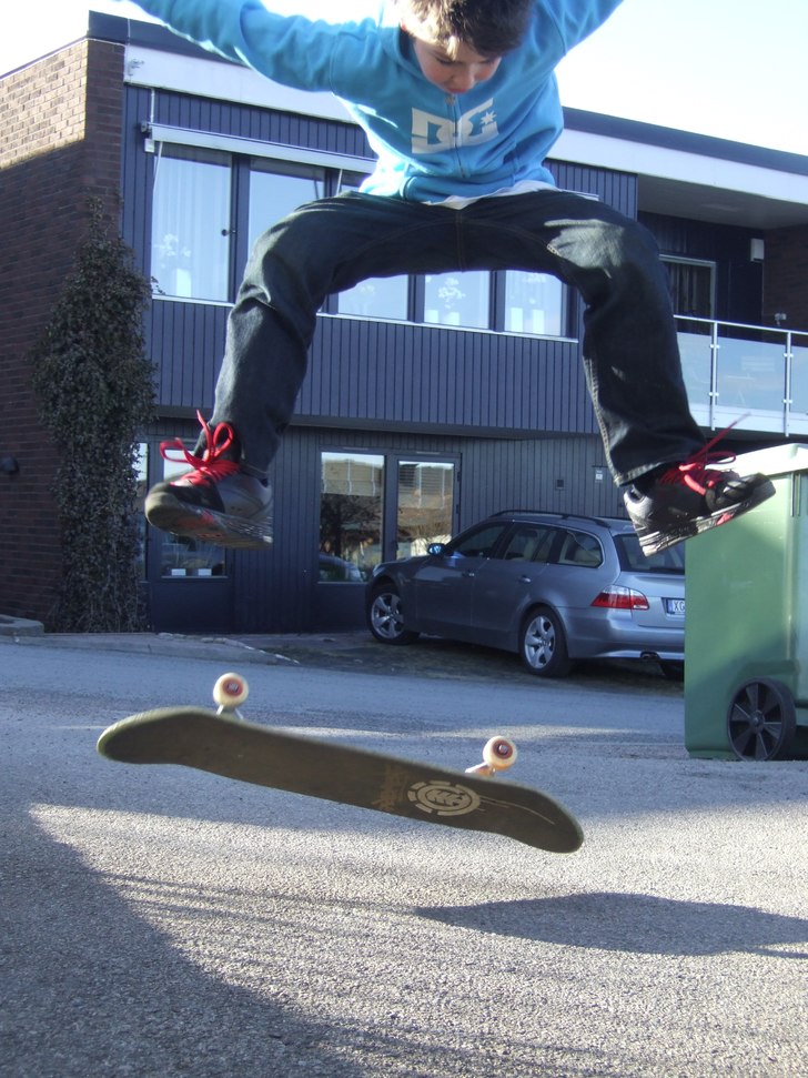 Lite skate!=). Foto: Frida Quennerstedt. Åkare: Carl Q.