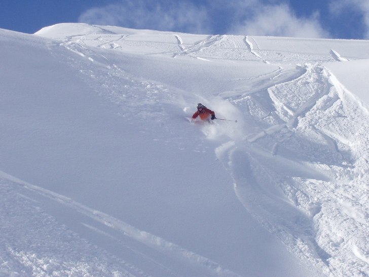 Liftnära offpist ett par dagar efter ett rejält . Foto: Martin Dillman. Åkare: Ellinor B.