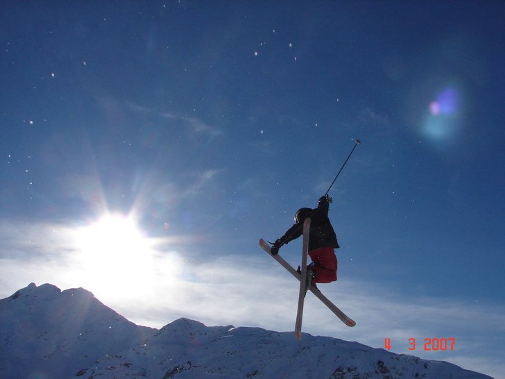 En sådan där tailgrab (?) i Rendls underbara par. Foto: El Lindo Kits. Åkare: M a t Eriksson aka jag.