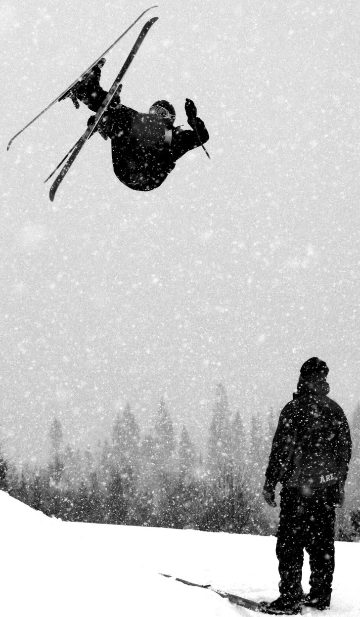 Fotade Nike New Ruler under snöfall. . Foto: Anton Östlund. Åkare: Didrik Thoren.