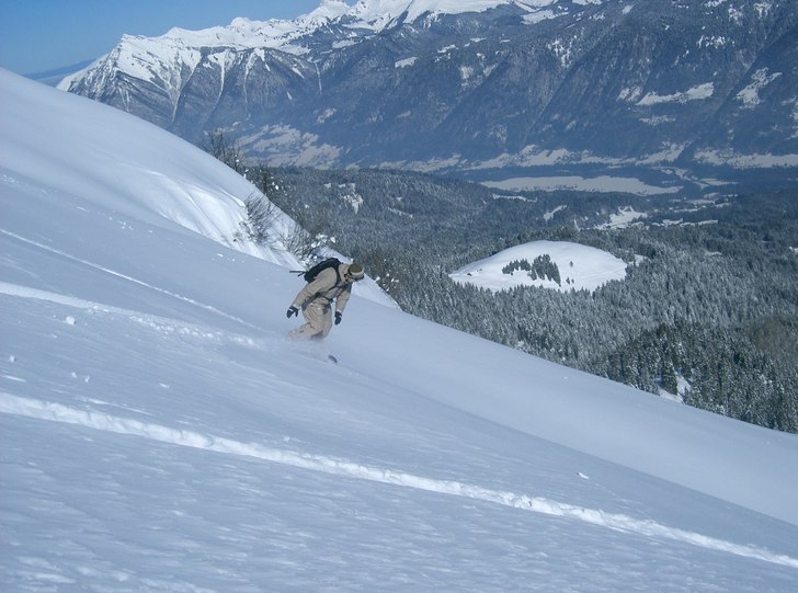Drygt 4 meter snö,sol och ospårat.. Foto: Maria Hasselqvist. Åkare: Johan hasselqvist.