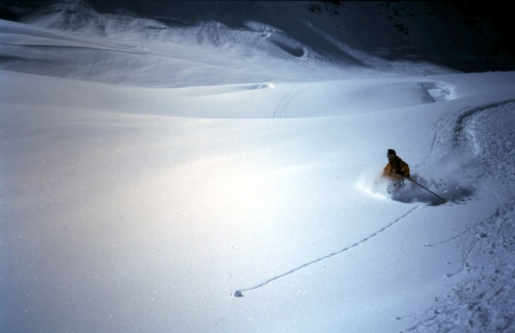 Grand Montets baksida i mars 2001. Åkare: Rikard.