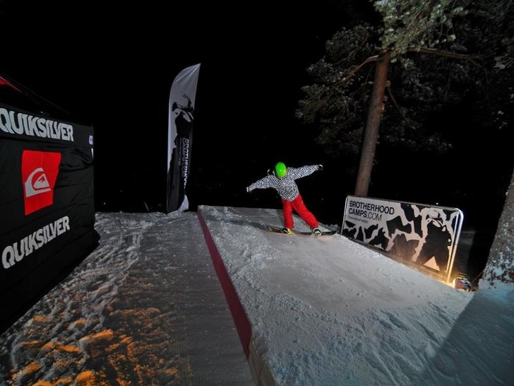 En nightsession i Lindvallen :D. Foto: vet inte. Åkare: Calle Sköld.