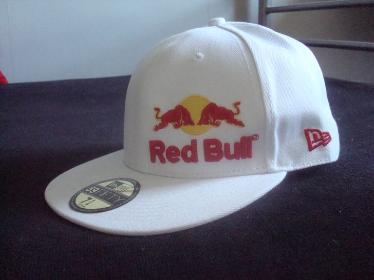 säljer min red bull keps kontakta mig om du är s. Foto: zibb.