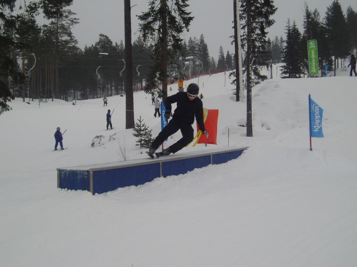 jag testar raila på snedden första gången, HAHA. Foto: sofia. Åkare: Per Holmquist.