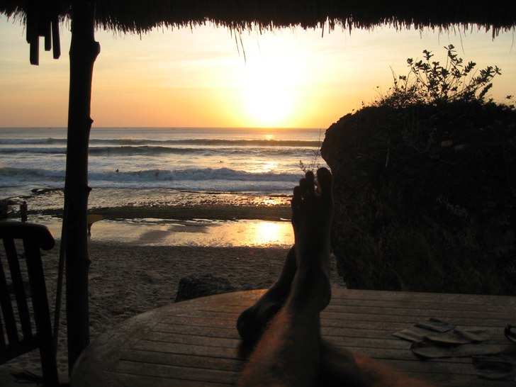 Solnedgång som man inte får hemma i Sverige.. Foto: Johan Isaksson. Åkare: Min fötter.