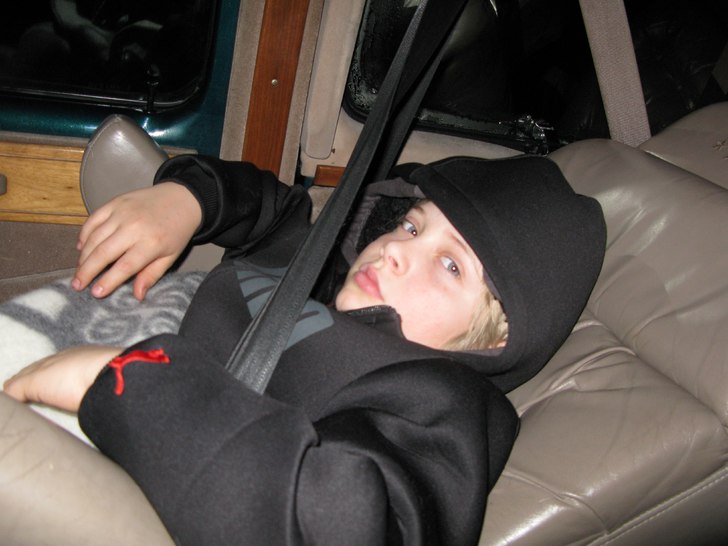 smurfen chillar på väg hem efter 5 dagar i Norge. Foto: Johan Nerlund. Åkare: Snowboard smurfen Merlin Nerlund.