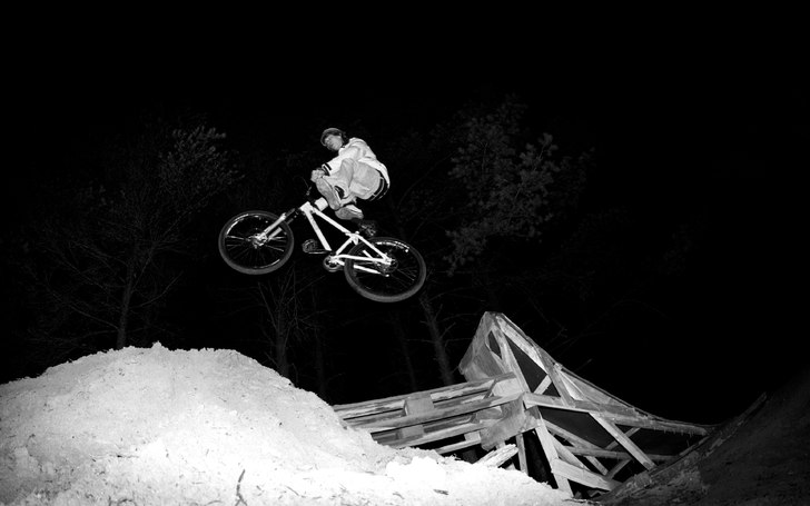 Tidig Nofootcancan. Foto: Simon Pontér. Åkare: Joakim Nilsson.