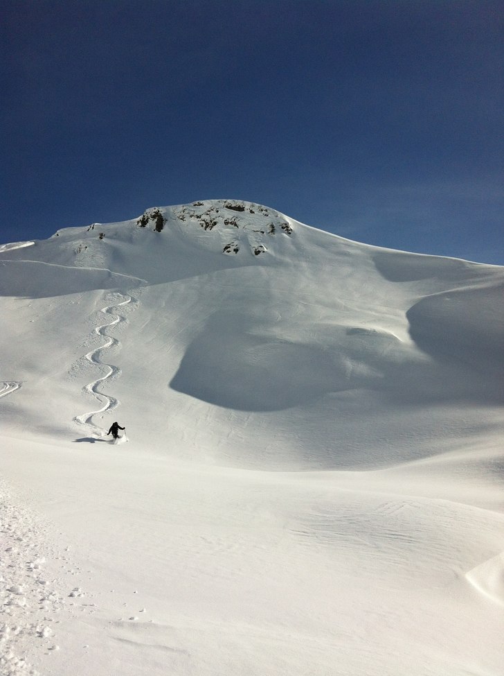Orörd snö på baksidan av Les Hauts Forts. Foto: Mathias Andersson. Åkare: Michael Andersson.