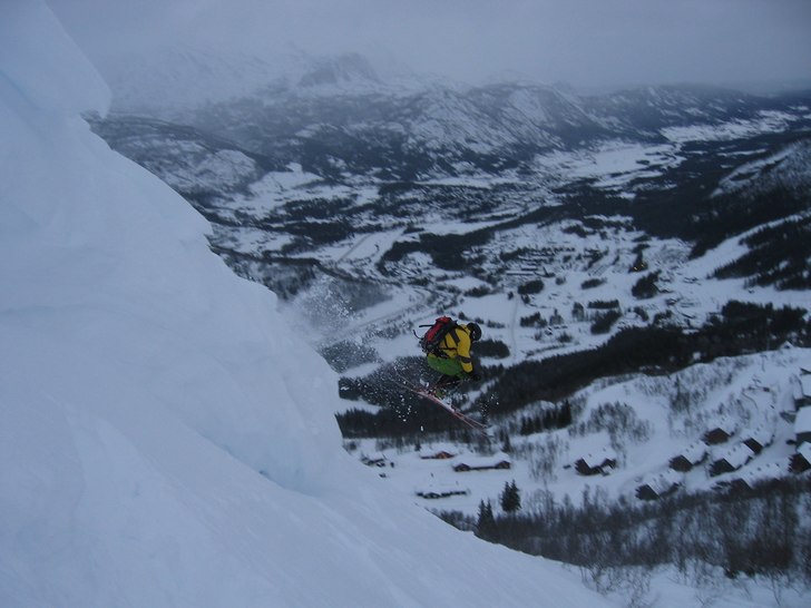 Litet hopp väster om lilla matterhorn. Foto: Michael Antonsen. Åkare: Daniel Chapuis.