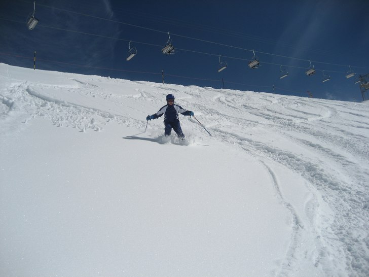 Wille testar offpist för första gången. Foto: Hans Halldin. Åkare: William Halldin 13 år.