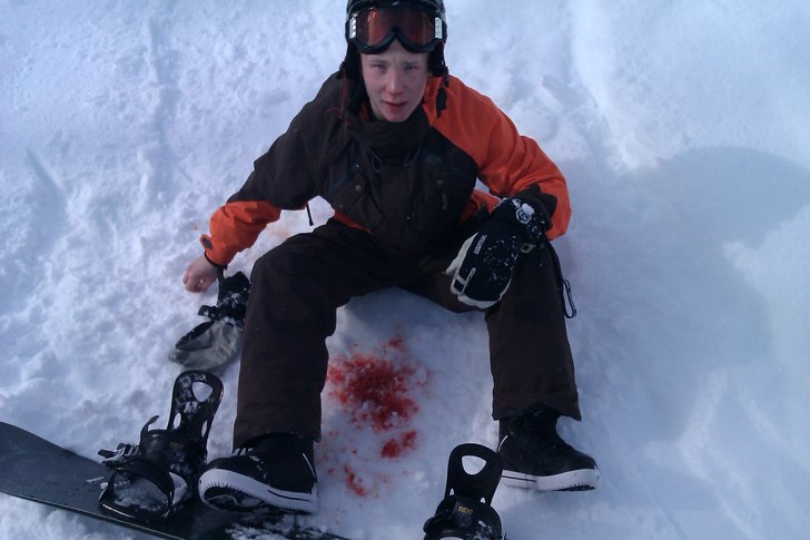 Ganska så lyckad landning efter ett dropp på 4 m. Foto: Magnus Blom. Åkare: Matte Bom.