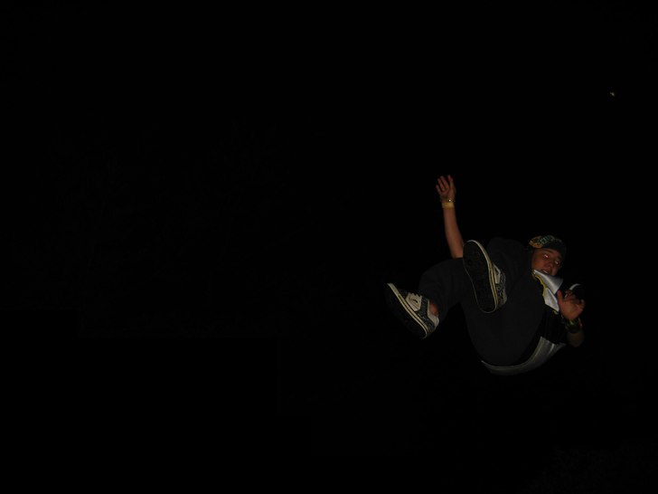 Lutande backe som man kunde hoppa från.... Foto: Emil Åkerström. Åkare: Olov Engström.