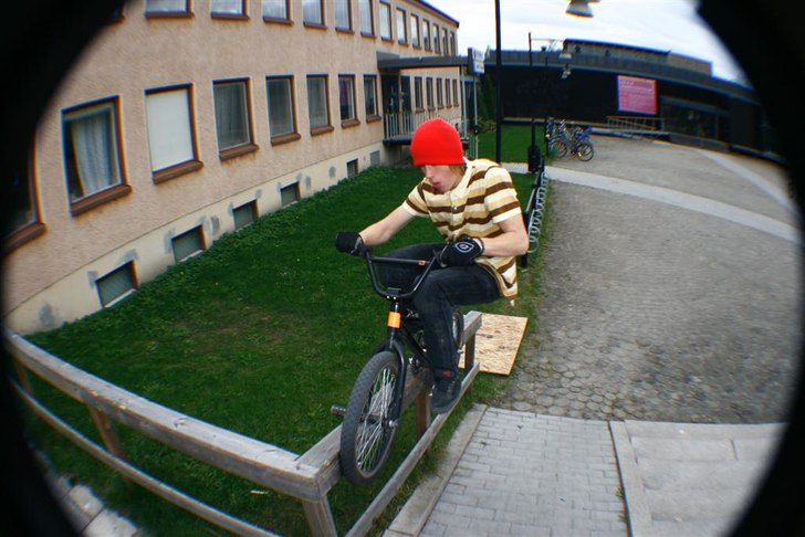 50-50 stall till fakie. Foto: Pontus Jonsson. Åkare: Henrik Westlund.