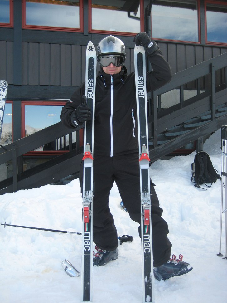 Grover poserar med årets modell. Foto: Crille Frisk. Åkare: Grover.