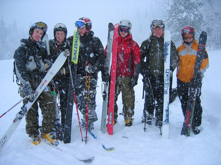 Järngänget samlas upp nere på vägen efter ett . Foto: Magnus Scherman. Åkare: Criss Larsson, Seth Gustavsson, Johan Petterson, Jerry Bengtsson, Emil Larsson & Ulrika Scherman.