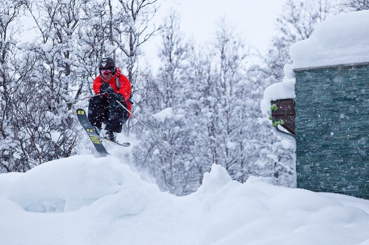 Åker i Solheisen och hitter ett fint hopp! Inte d. Foto: Ola Björnström. Åkare: Fredrik Höög.
