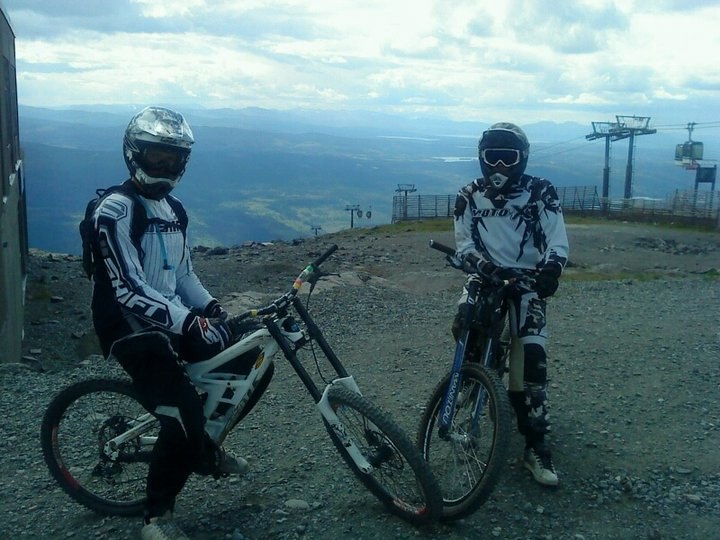 Foto: Mamma. Åkare: Christoffer Nilsson och Pontus Halvarsson.