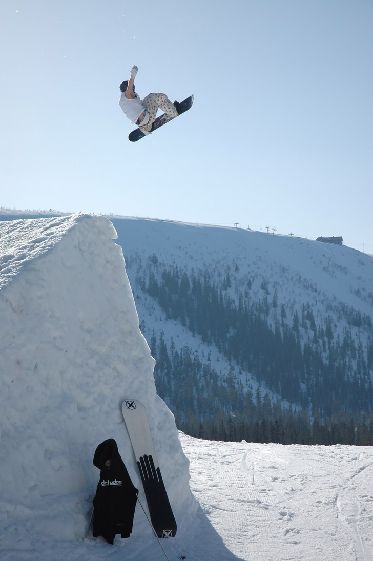 Hänger skönt i en bs 5 melon i Oxborn-hoppet. Foto: Daniel Rönnbäck. Åkare: Jocke Hammar.
