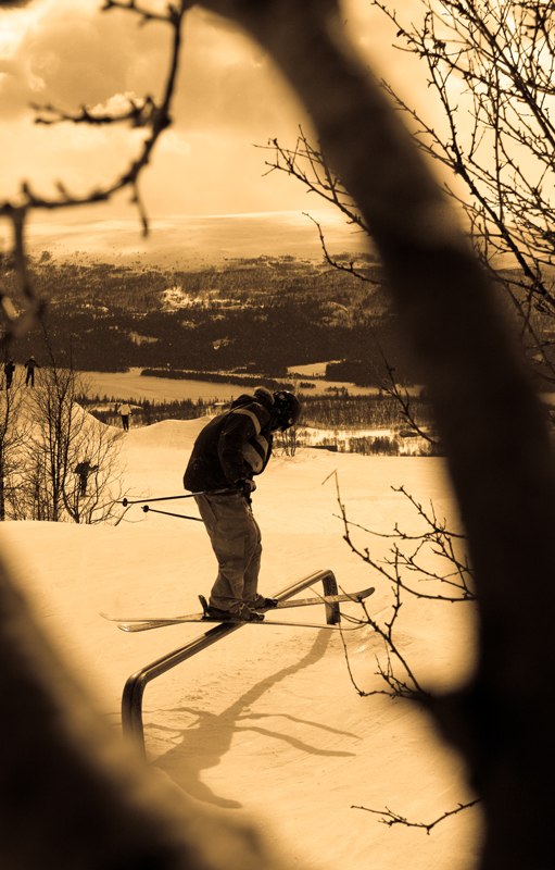 Litet rail i parken i beitostölen. Foto: Frederick Khilé. Åkare: Jonas Persson.