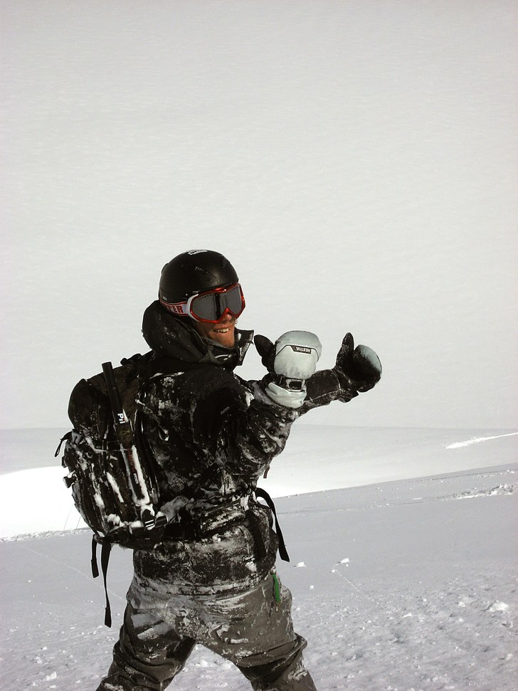 Frontflip to ass-slide från en windlip. Cleant az. Foto: Någon skön dude eller dudette. Åkare: Emil Rydell.
