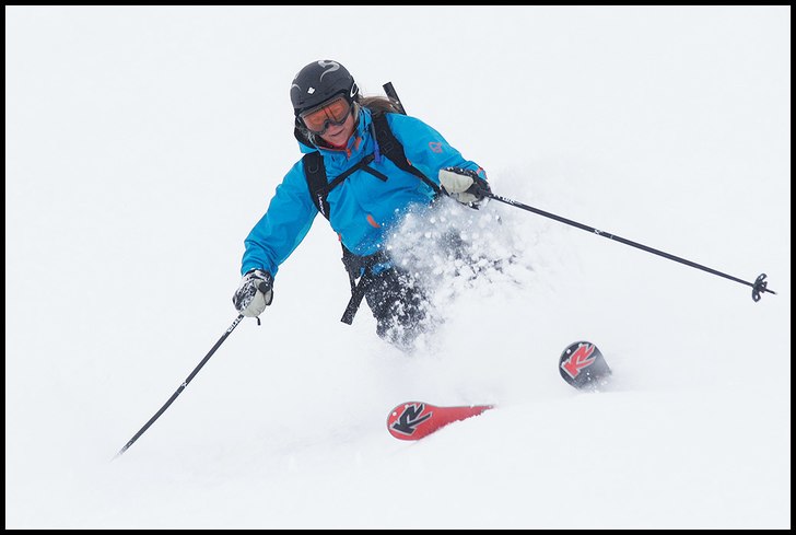 När snön äntligen har kommit är det svårt att. Foto: Alexander Thurban. Åkare: Jeanette Söderbom.