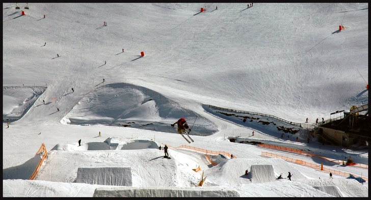 Cork 3 på stoooort hopp :). Foto: Carl Wikner. Åkare: Joakim Croy.