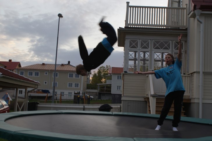 gillar att hoppa studsmatta
. Foto: erik hansson. Åkare: petter johansson.